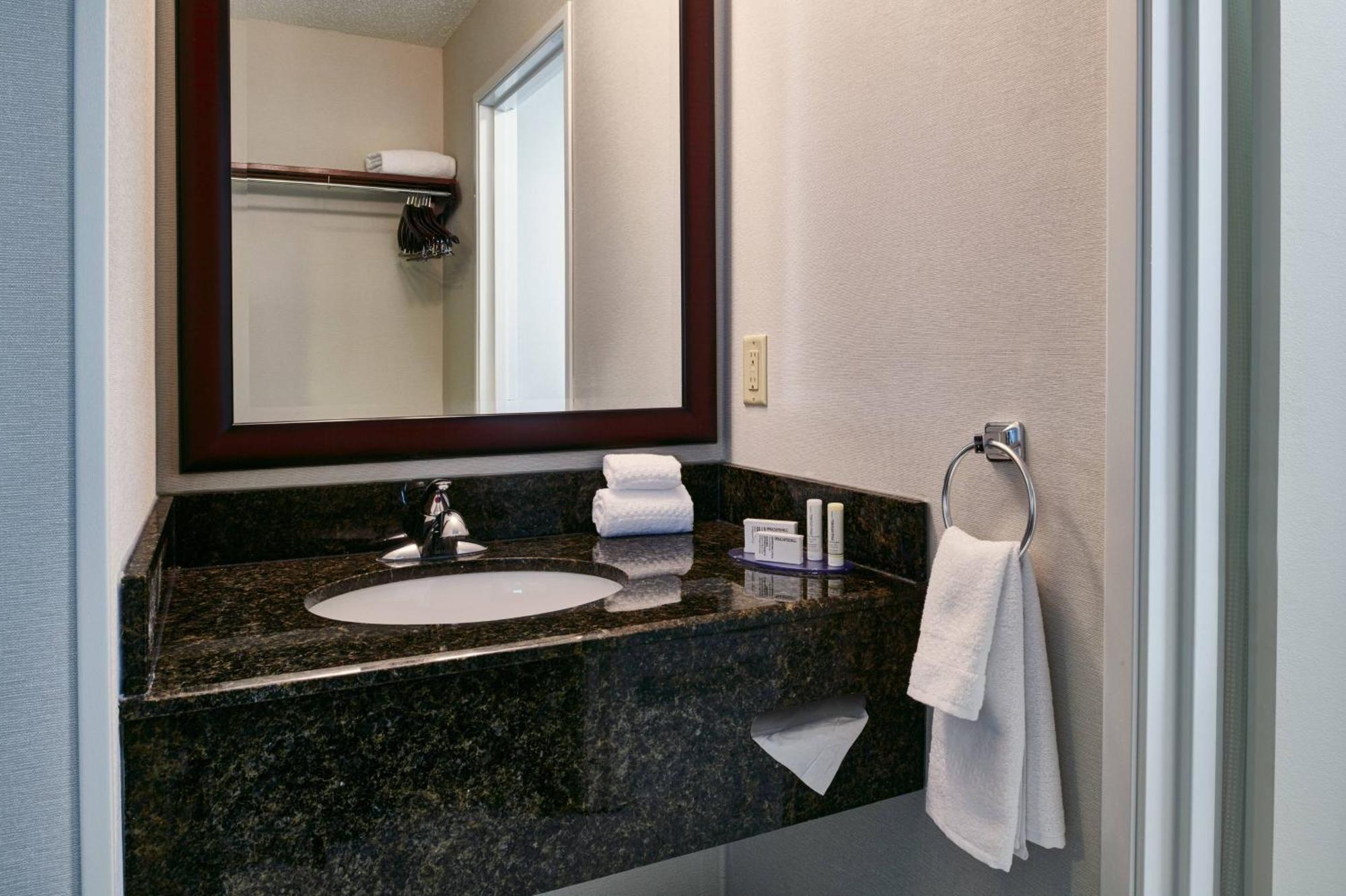 Fairfield Inn & Suites Detroit Livonia Exterior foto